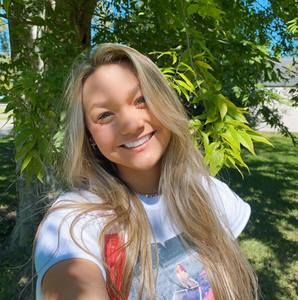 Meet your Posher, Alyssa